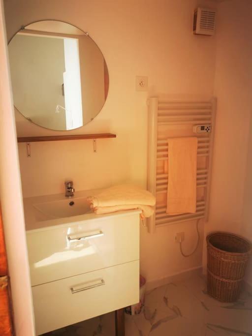 Appartement Avec Terrasse Saint-Martin-de-Brômes 외부 사진