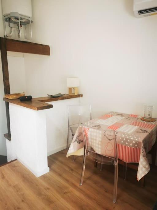 Appartement Avec Terrasse Saint-Martin-de-Brômes 외부 사진